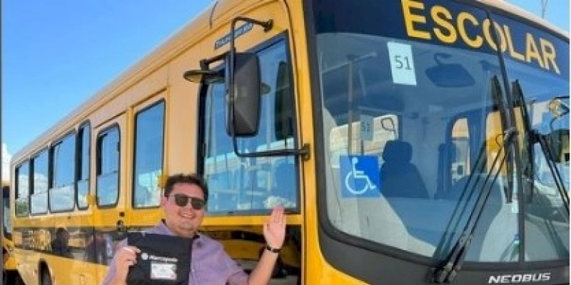 Marcelo recebe mais um Ônibus Escolar para Nazarezinho 