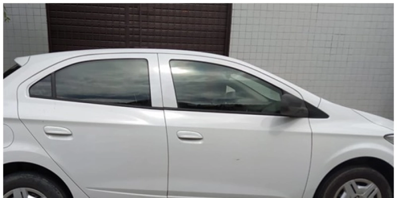 Polícia prende suspeito de tomar carro por assalto e recupera veículo