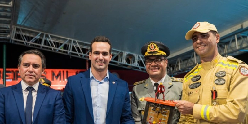 Vice-governador participa de formatura do Corpo de Bombeiros e presta homenagem à equipe que atuou em resgate no Rio Grande do Sul