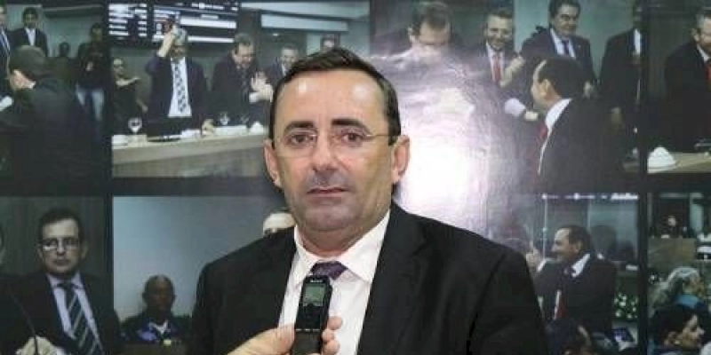 Radamés Estrela apresenta requerimento solicitando ao Poder Executivo a instalação do sistema de abastecimento d´água do Sítio Dois Caminhos