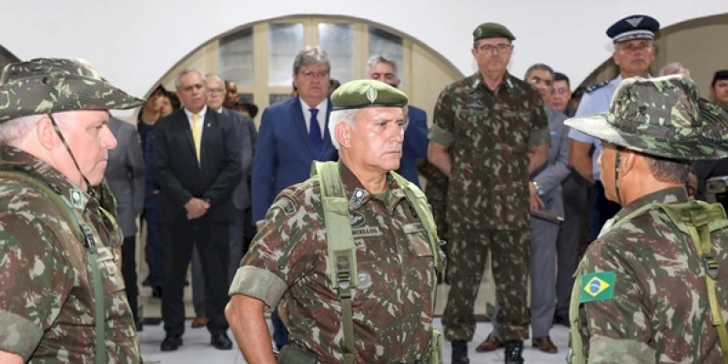 João Azevêdo prestigia passagem de comando do 1º Grupamento de Engenharia