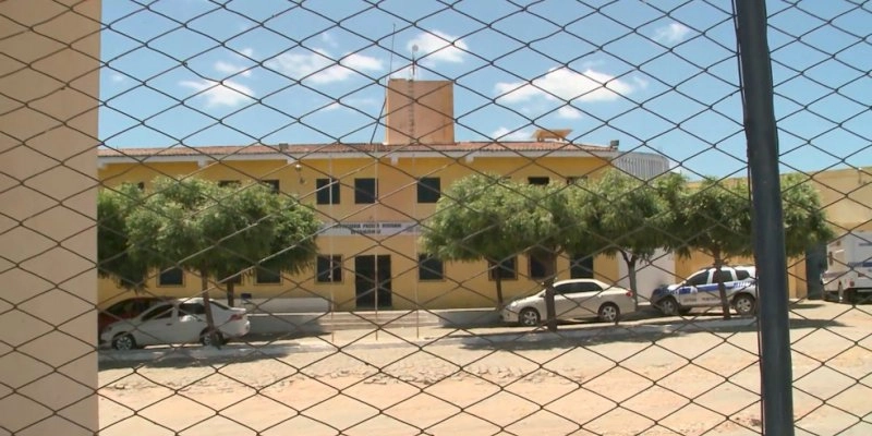 Presidiário é assassinado com golpes de espeto e facas artesanais dentro do presídio de Cajazeiras 
