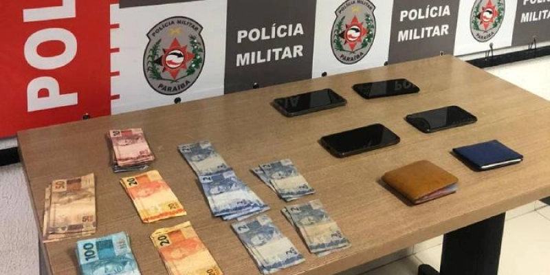 Ação rápida da Polícia Militar prende trio suspeito de assaltos nesse domingo