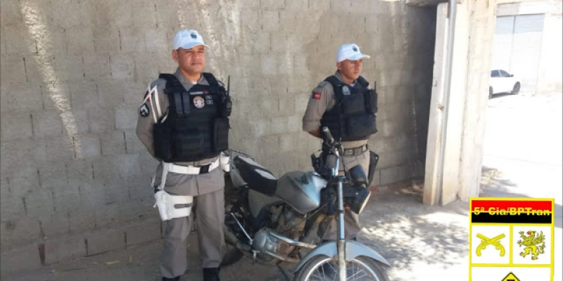Motocicleta com restrição de roubo/furto é apreendida durante abordagem da PM na cidade de Sousa