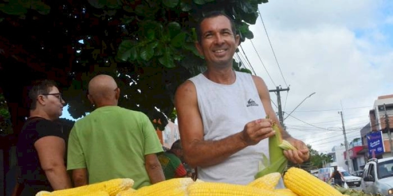 Comerciantes dos mercados públicos municipais comemoram boas vendas do milho no período junino