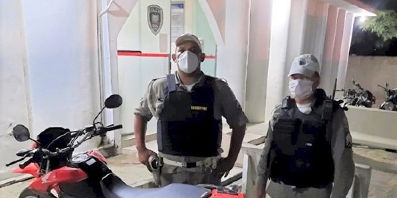 Polícia Militar recupera veículo com restrição de roubo e furto na cidade de Sousa