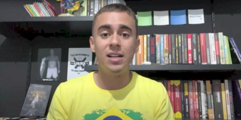 Nicolas Ferreira recupera conta no Instagram e posta foto de Bolsonaro