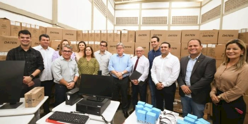 João Azevêdo entrega equipamentos que vão modernizar a rede de saúde do Estado