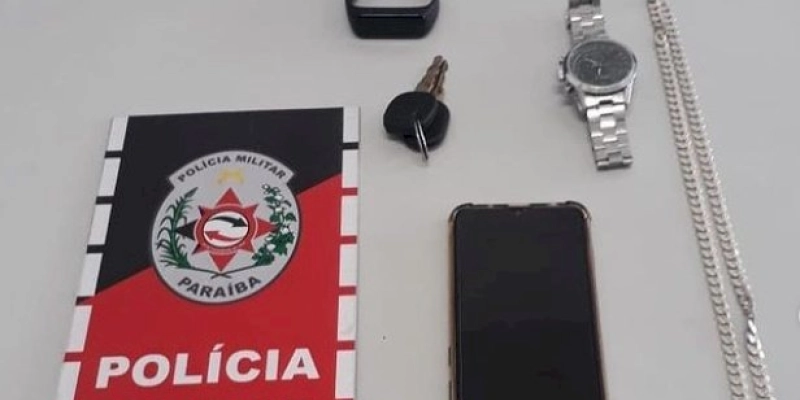 Polícia militar prende indivíduos suspeitos de roubo a residência