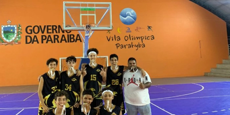 Após título, campeões do basquete são recebidos pelo secretário de Esportes de João Pessoa