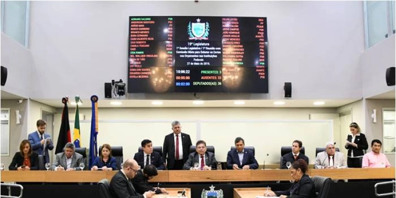 Assembleia reúne bancada federal, reitores e professores para debater cortes na Educação