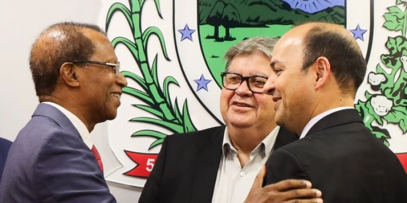 João Azevêdo assina Leis que reestruturam cargos no Poder Judiciário e Ministério Público