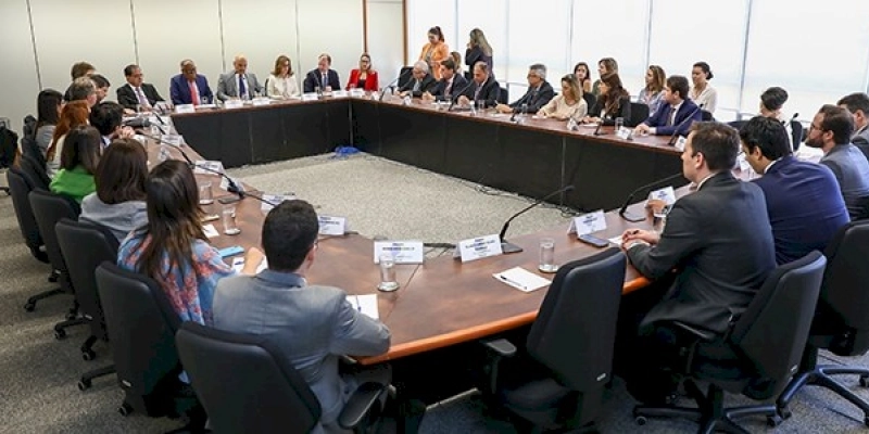 TSE e plataformas digitais discutem reforço contra desinformação no 2º turno