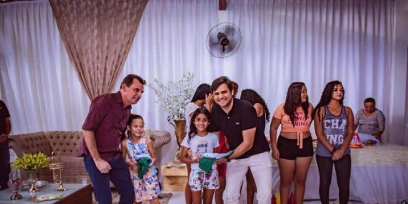 Kit escolar e fardamento para mais de 500 crianças e adolescentes do SCFV são entregues pela prefeitura de São José de Piranhas