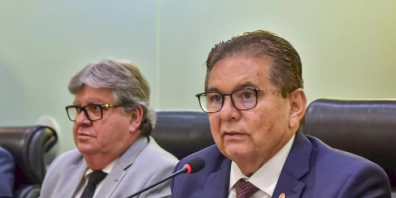 Adriano apresenta voto de aplausos ao governador e secretário de Segurança pela redução da violência no carnaval