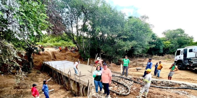 Comunidade da Barra da Cobra é beneficiada com passagem molhada em São José da Lagoa Tapada 