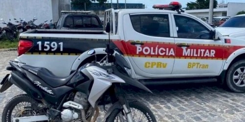Motocicleta clone com sinais identificadores adulterados é apreendida pela PM 