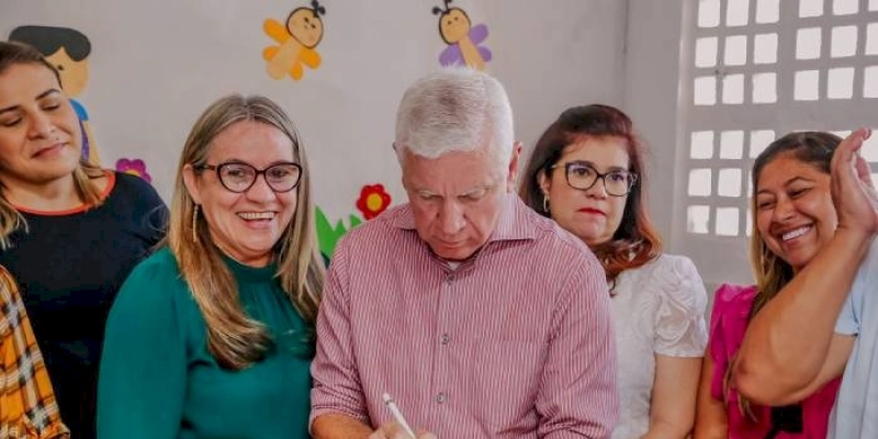 Prefeito assina ordem de serviço para reestruturação de CMEI no Timbó