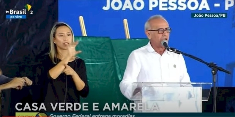 “FORA”: Prefeito Cícero Lucena é vaiado durante evento com Bolsonaro em João Pessoa