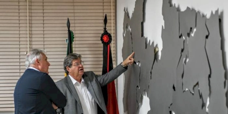 João Azevêdo apresenta oportunidades de investimentos e potencialidades da Paraíba ao cônsul da Bélgica