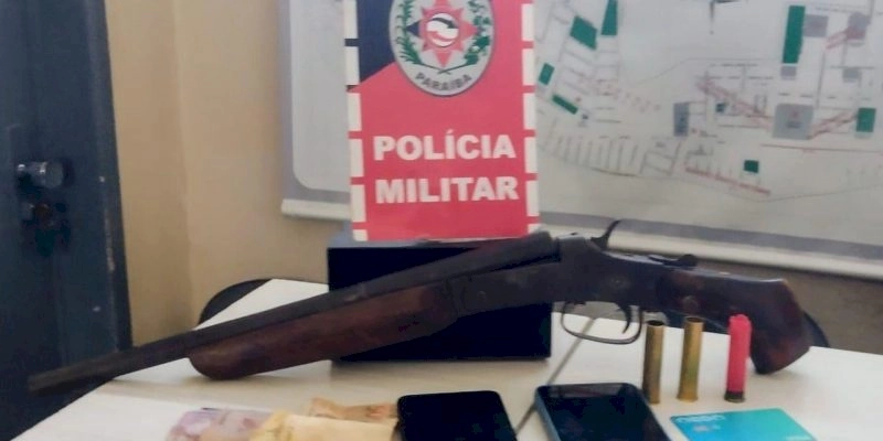 Polícia recupera veículos roubados e apreende arma após confronto com dupla