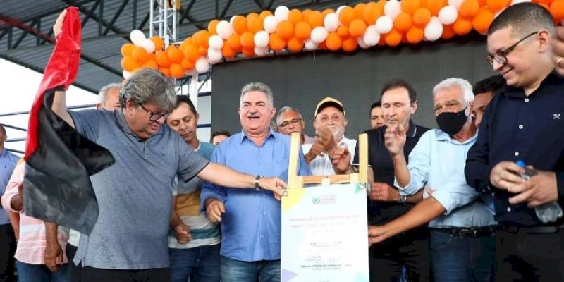 Governador inaugura pavimentação da PB-400 e sistema de abastecimento de água em Santa Inês