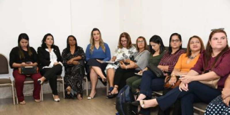 Deputada Pollyanna Dutra participa de evento com prefeitas e debate casos de feminicídio