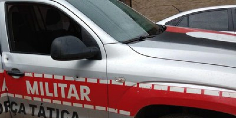 Homem é preso acusado de agredir a esposa e cultivar pé de maconha, na PB