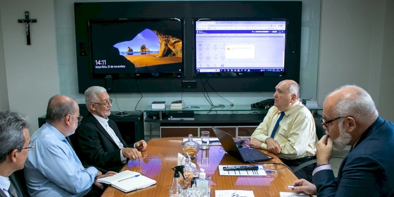 Arcebispo visita TCE e presidente diz que os órgãos públicos que transferiram recursos para o Padre Zé terão de prestar contas