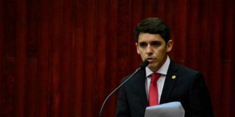 Tovar colhe assinaturas para dar entrada em CPI para investigar gastos na Granja Santana