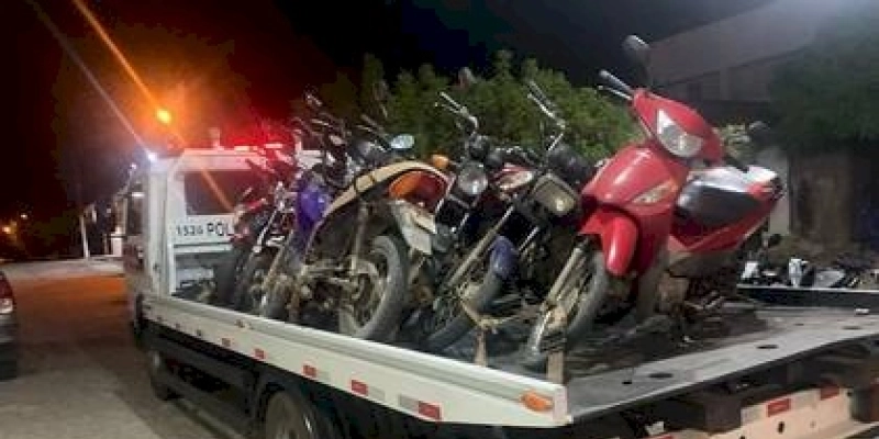 Polícia Militar combate “rolezinho”, aplica multas e apreende motos, em São Bento