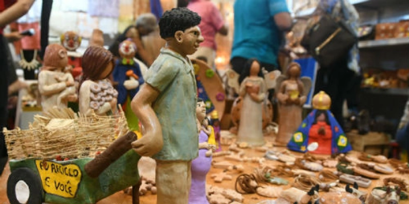 João Azevêdo e primeira-dama prestigiam exposição de da Paraíba na Fenearte 