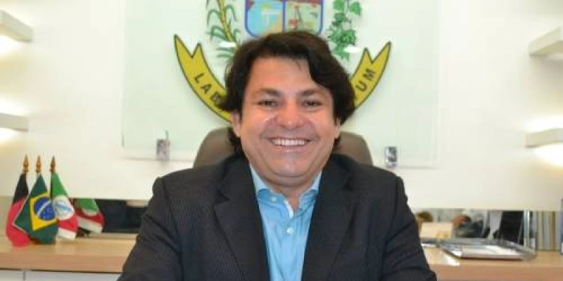 Prefeito assina decreto que considera Sousa em estado de emergência por 90 dias por causa do Coronavirus
