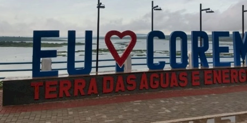 Festa dançante em praça pública comemorando os 69 anos de emancipação política de Coremas é interrompida devido as fortes chuvas 