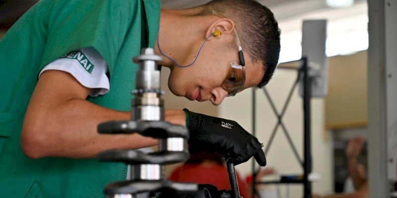 SESI e SENAI trabalham há 80 anos pela inserção dos jovens menos favorecidos no Brasil
