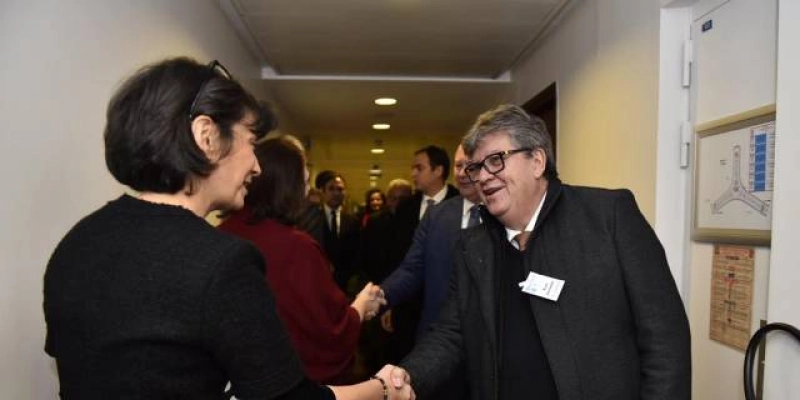João Azevêdo prioriza extensão de gás natural para o Sertão paraibano durante agenda em Paris