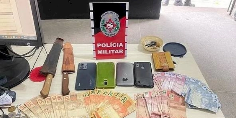 Polícia Militar apreende arma de fogo, recupera bens roubados e prende acusados, em Cachoeira dos Índios
