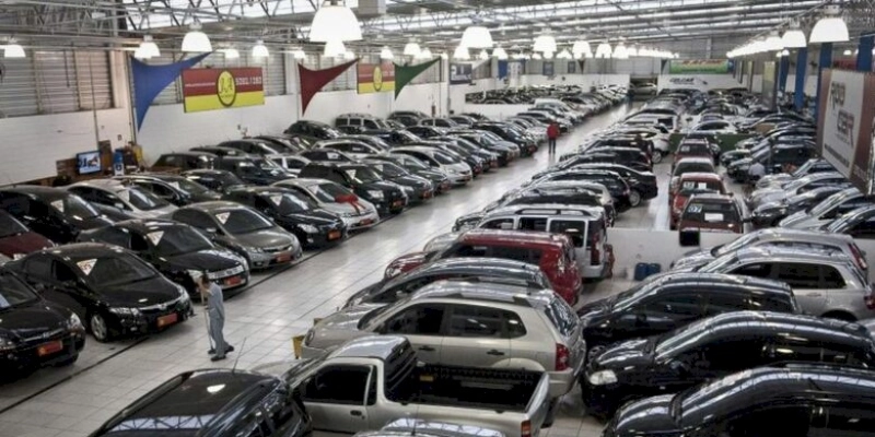 Governo Lula pretende proibir a venda de carros a gasolina e diesel