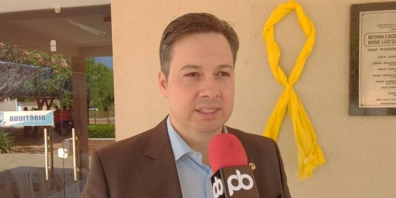 Júnior Araújo luta para implantar UTI Neo Natal em Sousa; e manda recado ao Prefeito de Cajazeiras: O Governador sabe quem deu água na sede, e feijão na hora da fome; Vídeo 