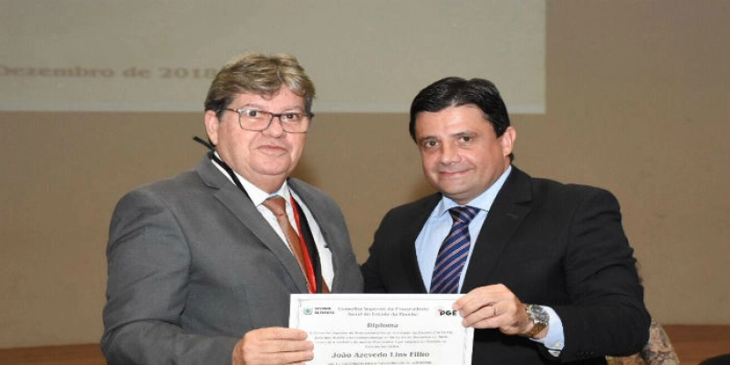 João Azevêdo é homenageado pelo Conselho Superior da PGE com Medalha do Mérito ‘Procurador José Américo de Almeida’
