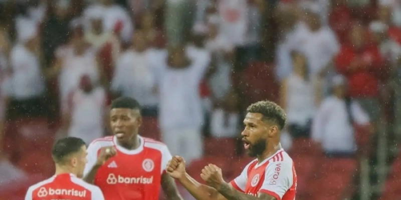 Inter abre Brasileirão com vitória de virada sobre o Bahia por 2 a 1