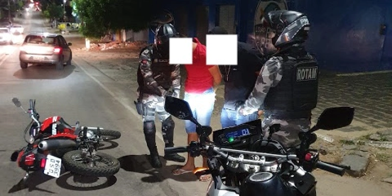 Sousense é preso e menor é apreendido após roubarem motocicleta, em Cajazeiras 