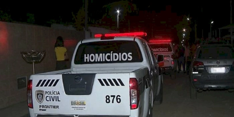 Irmãos são alvejados por diversos tiros; um deles morreu; polícia investiga o crime
