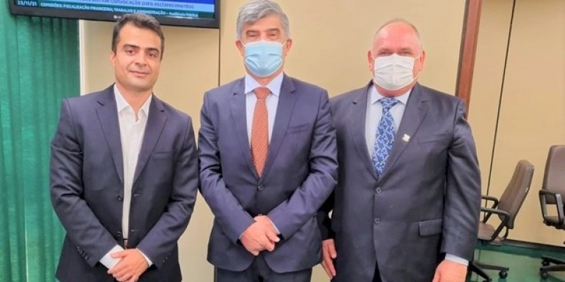 Em Brasília, Prefeito Coloral assina convênio para São José da Lagoa Tapada 