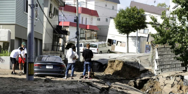 Terremoto deixa ao menos nove mortos e trezentos feridos no Japão