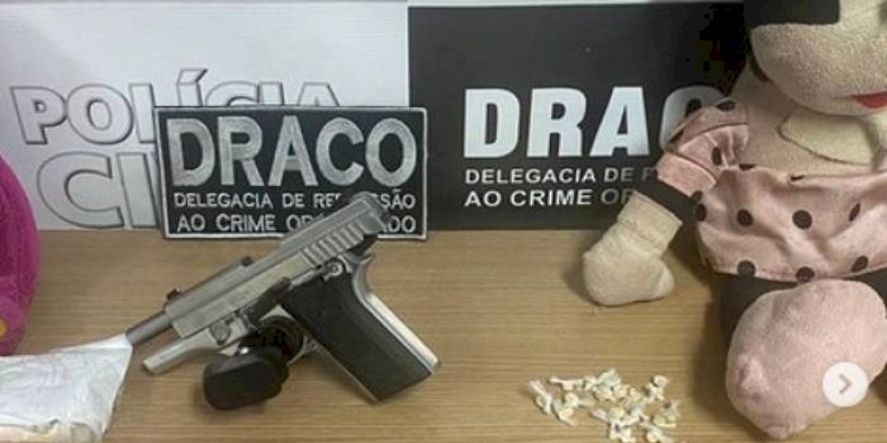 DRACO prende homem com deficiência portando pistola e drogas escondidas em ursos