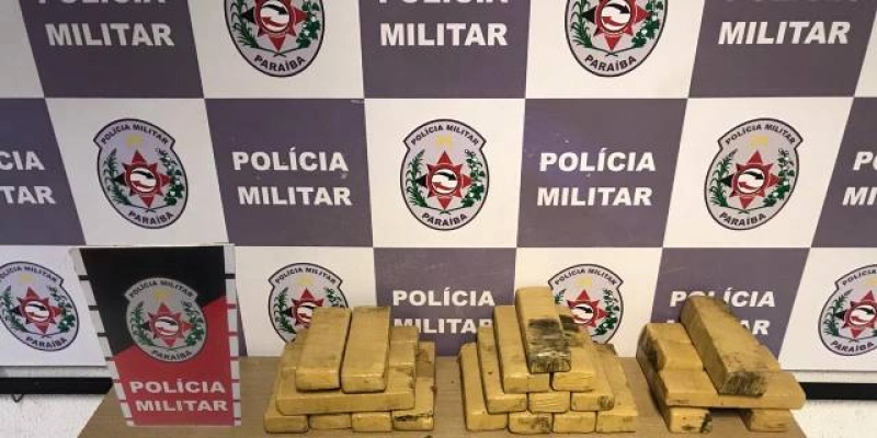  Polícia apreende 25 tabletes de maconha em ação contra o tráfico na Capital