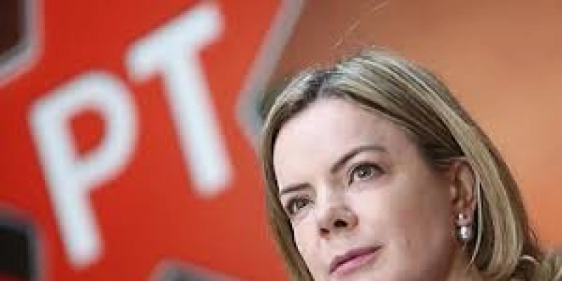 Gleisi Hoffmann sai em defesa de Ricardo e sinaliza rompimento do PT com Azevêdo