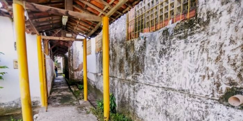Cícero assina ordem de serviço para reestruturação de escola na Ilha do Bispo