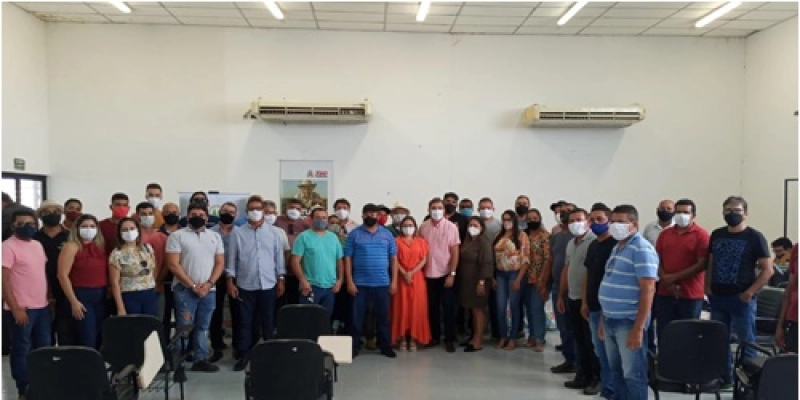 NA CAPITAL - Cooperativas de agricultores assentados ganham espaço no comércio 